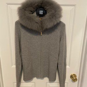 NEW St. John Gray Cashmere Sweater with Fox Collar